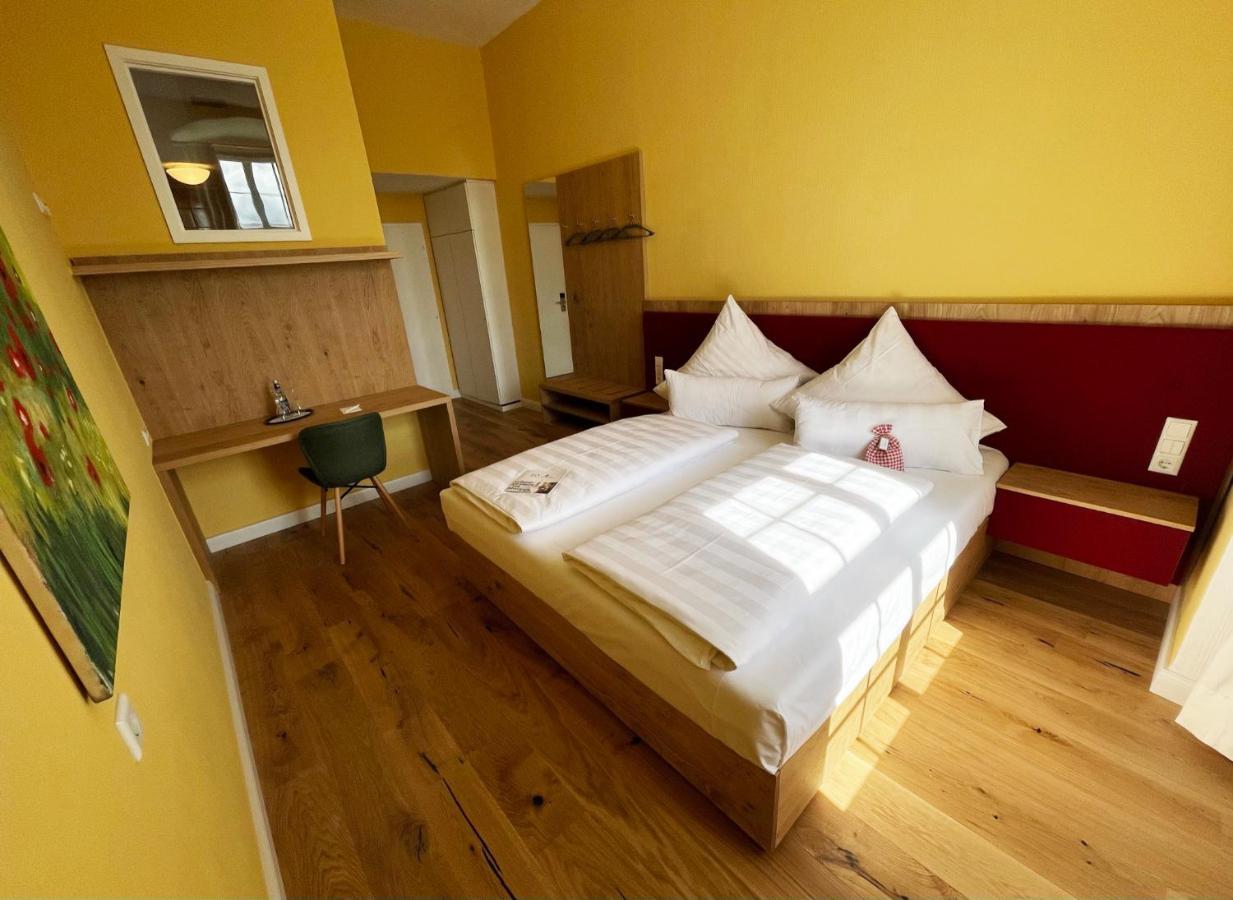 Biohotel Schloss Kirchberg キルヒベルク・アン・デア・ヤクスト エクステリア 写真